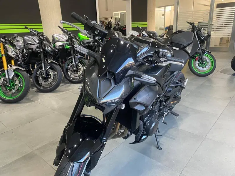 Kawasaki Z 900 (2025 - 26) (4)