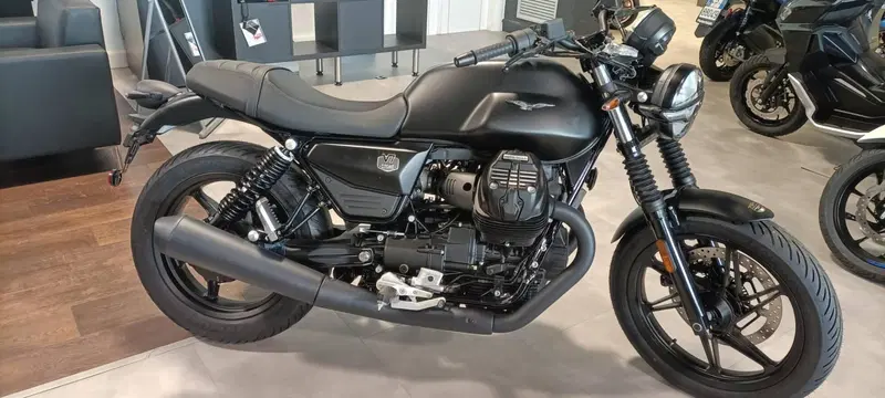 Moto Guzzi V7 Stone (2025 - 26)