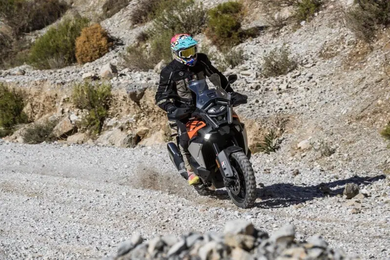 Lei era una delle anteprime di questo test, in prima europea assoluta la KTM 1390 Super Adventure S