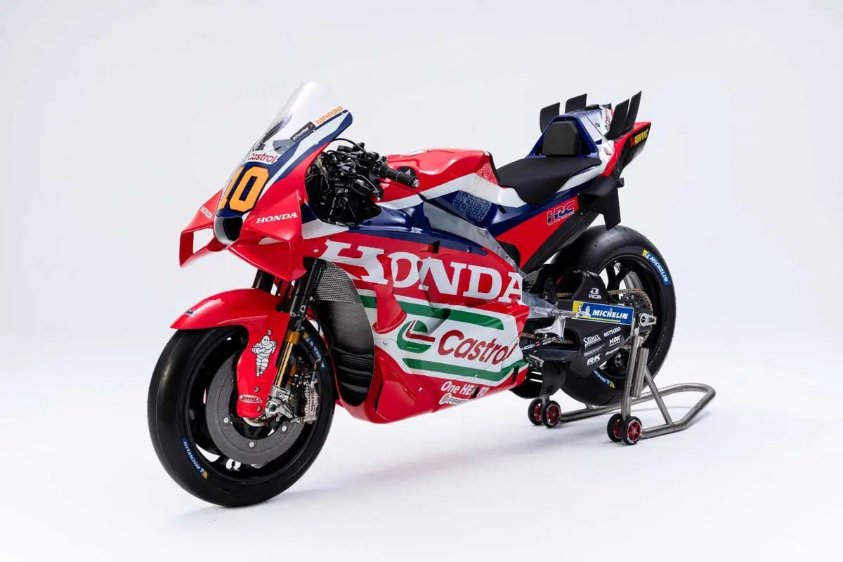 MotoGP 2026. Il Team HRC svela le nuove livree: ecco le Honda di Joan Mir e Luca Marini [GALLERY] (2)