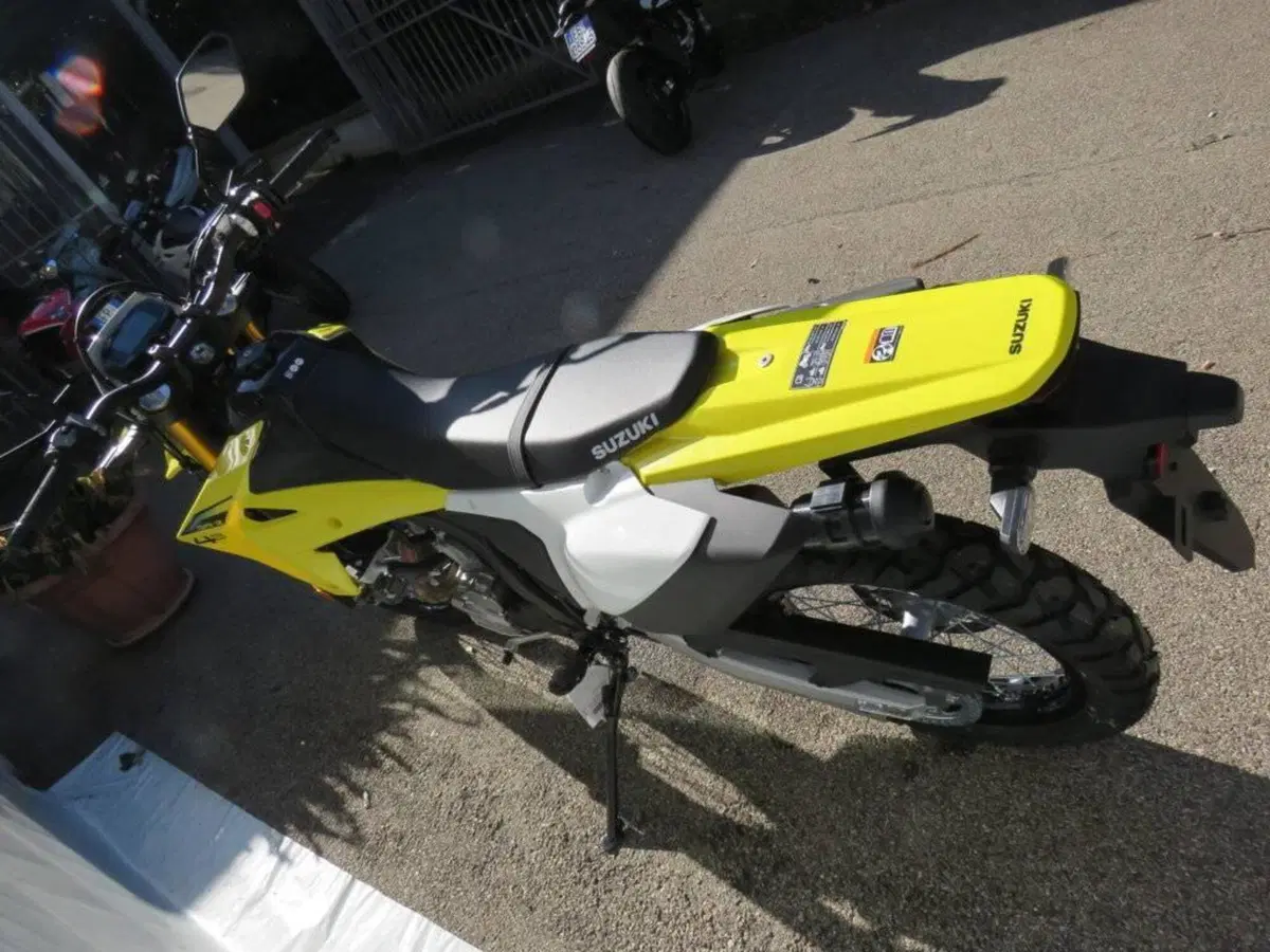 Suzuki DR-Z4S (2025 - 26) (5)