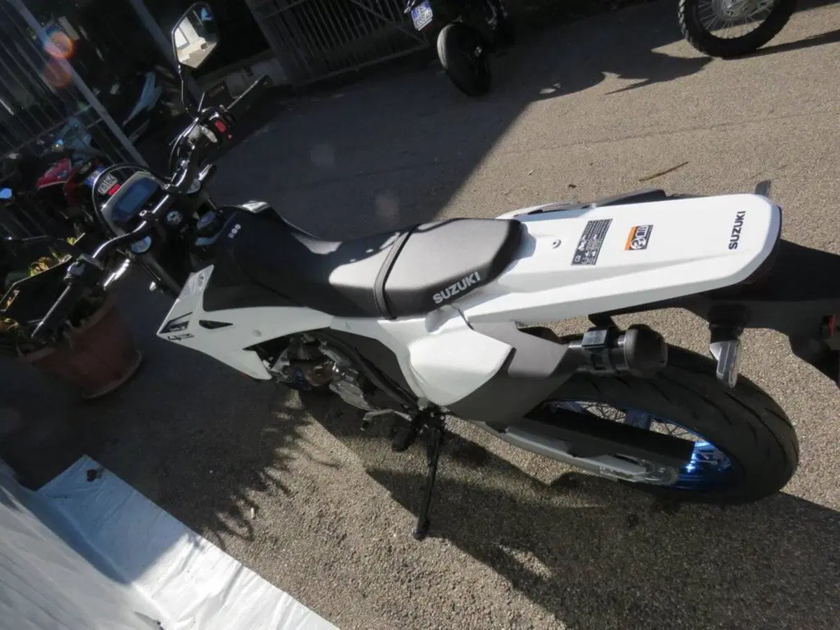 Suzuki DR-Z4SM (2025 - 26) (5)