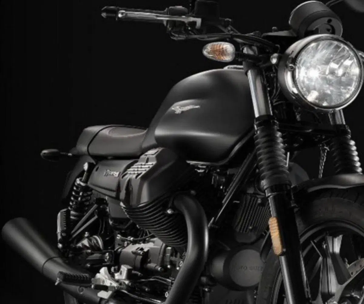 Moto Guzzi V7 III Stone Night Pack (2019 - 20)