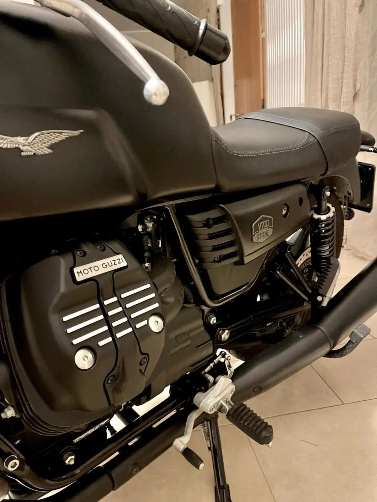 Moto Guzzi V7 III Stone Night Pack (2019 - 20) (3)