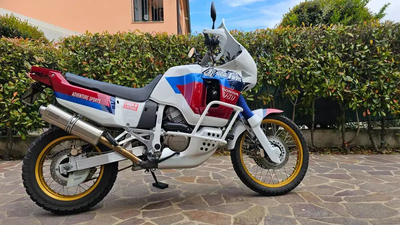 Honda AFRICA TWIN RD04 XRV 750 (4)