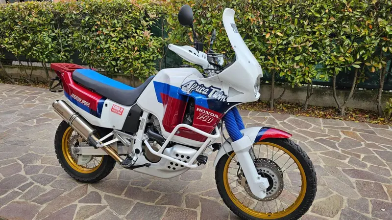 Honda AFRICA TWIN RD04 XRV 750 (6)
