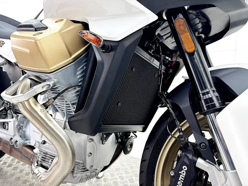 Moto Guzzi V100 Mandello (2022 - 24) (9)
