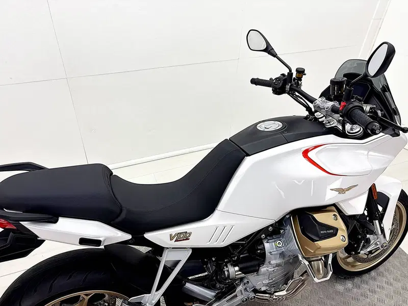 Moto Guzzi V100 Mandello (2022 - 24) (19)
