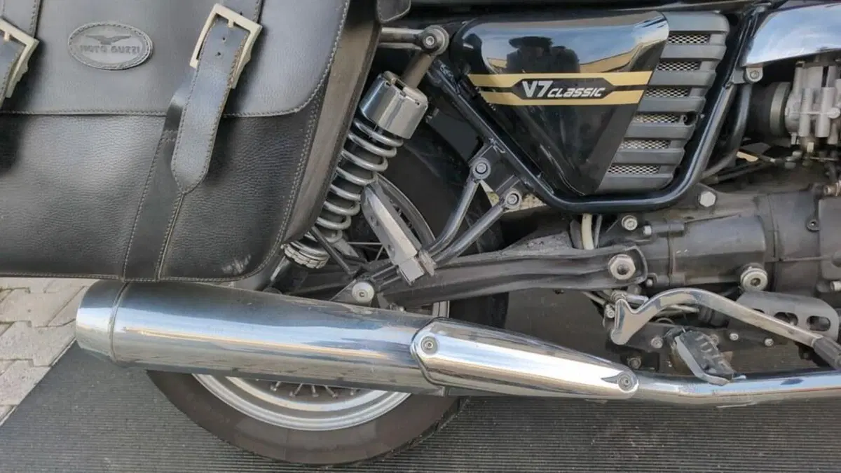 Moto Guzzi V7 Classic (2008 - 12) (7)