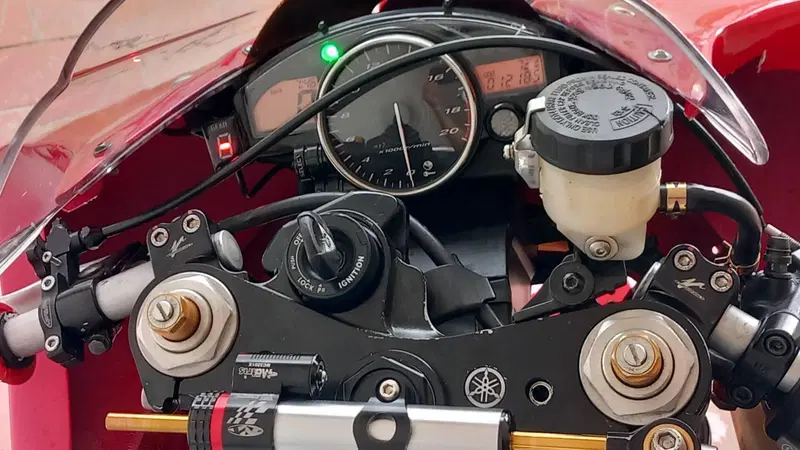 Yamaha YZF R6 (2006 - 07) (4)