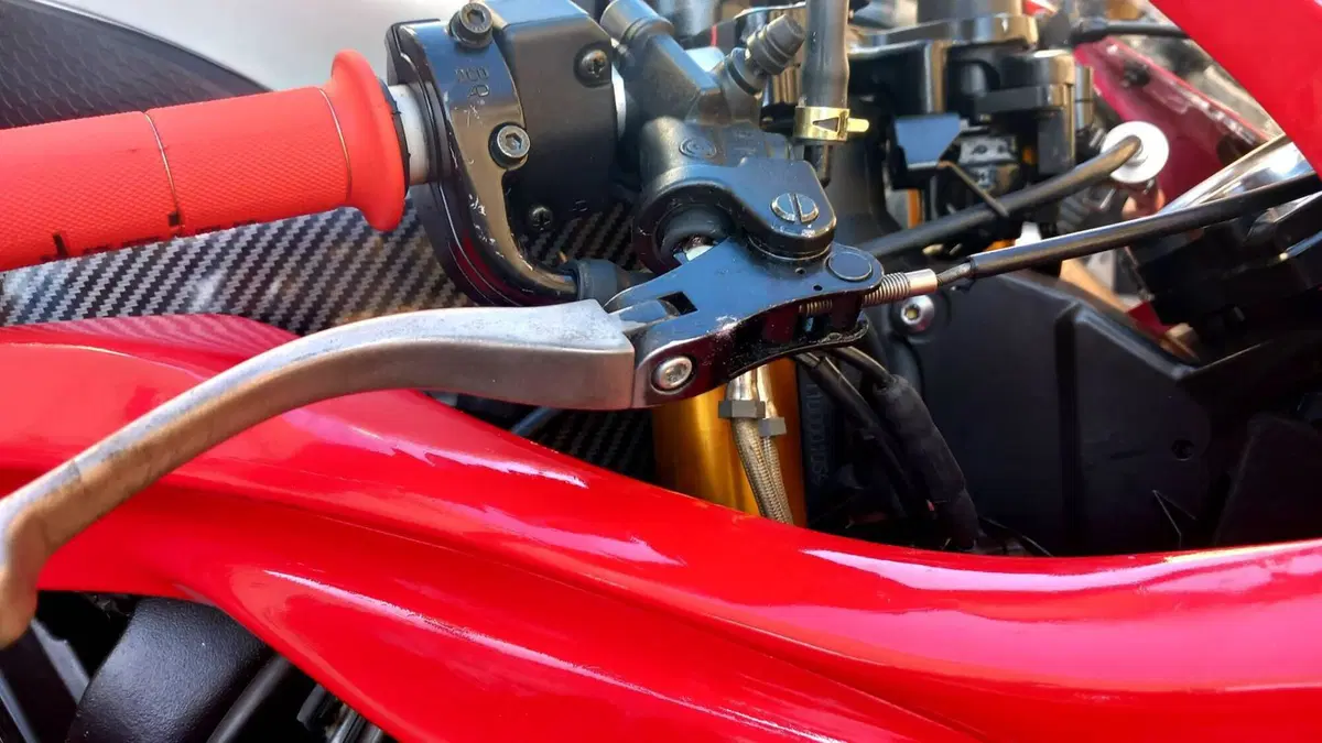 Yamaha YZF R6 (2006 - 07) (9)