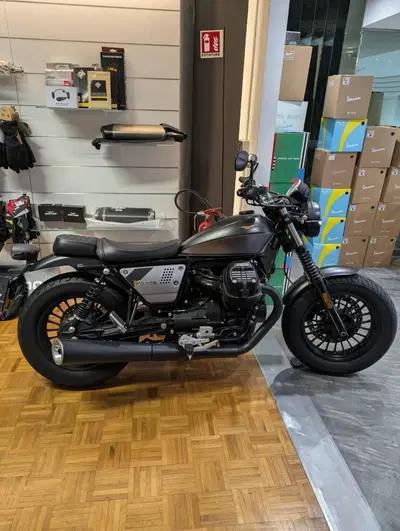Moto Guzzi V9 Bobber Special Edition (2023 - 25) usata