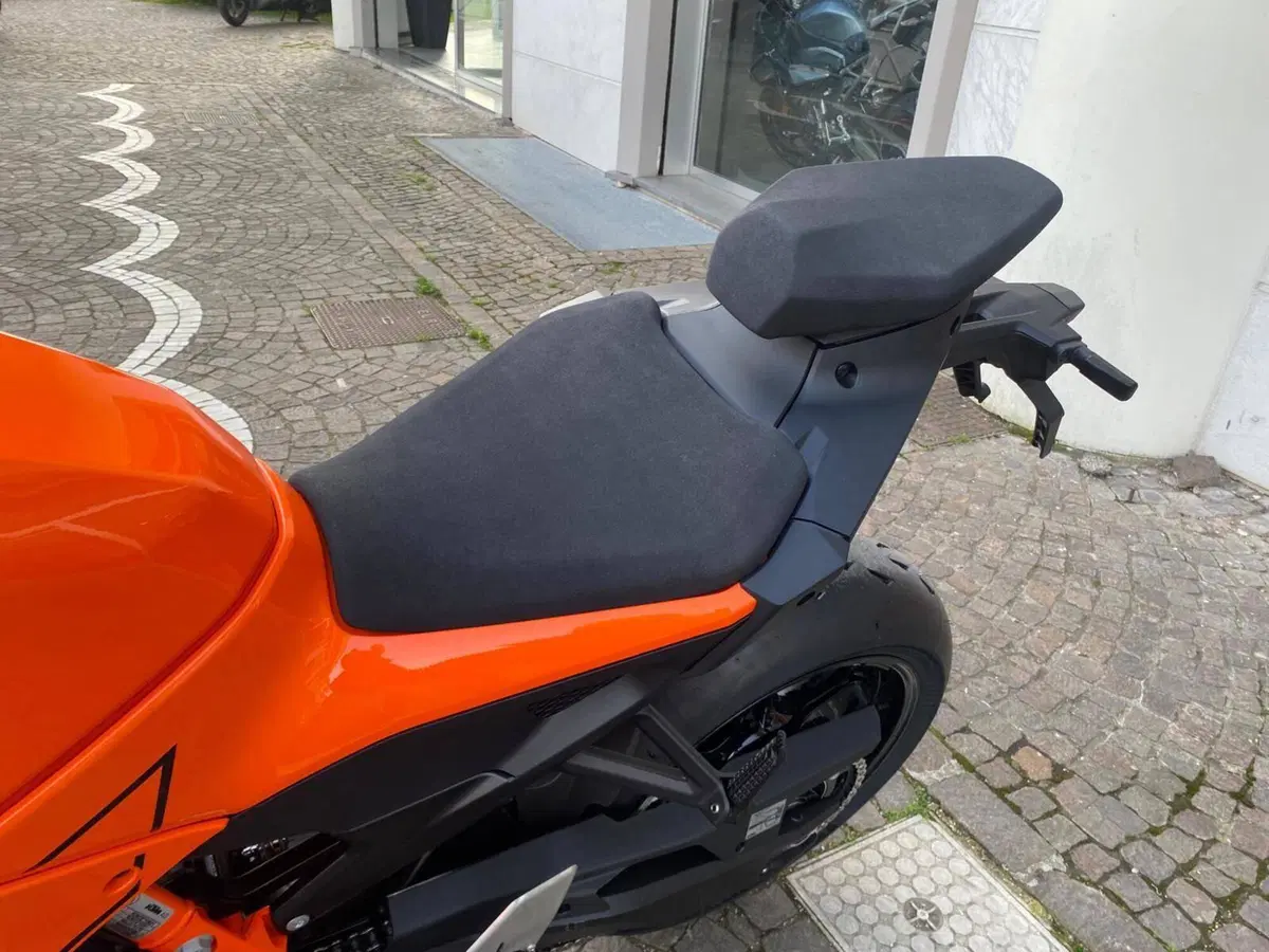 KTM 990 RC R (2026) (12)