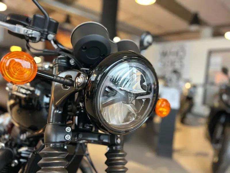 Triumph Bonneville T120 Black (2026) (5)