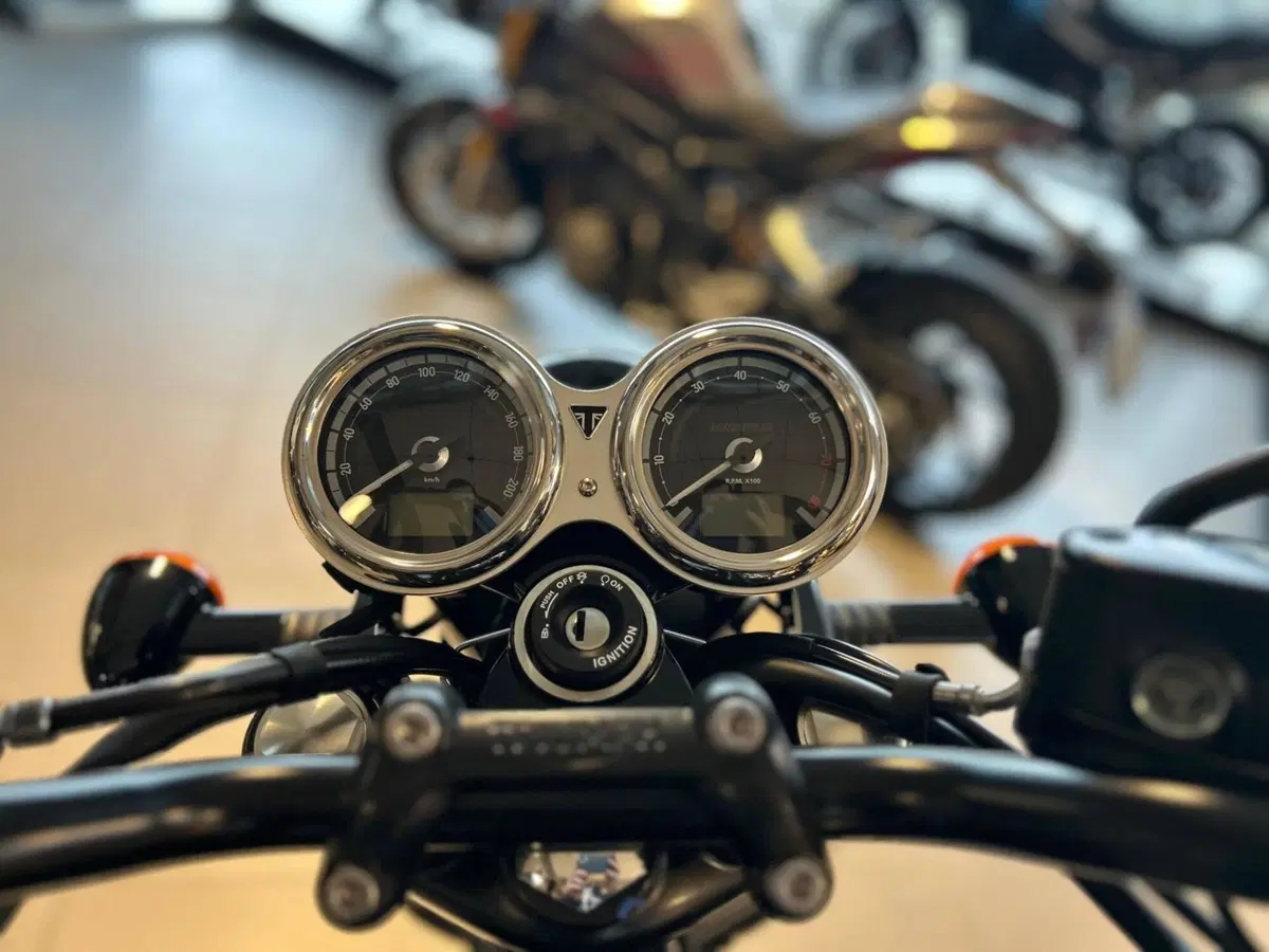 Triumph Bonneville T120 Black (2026) (7)