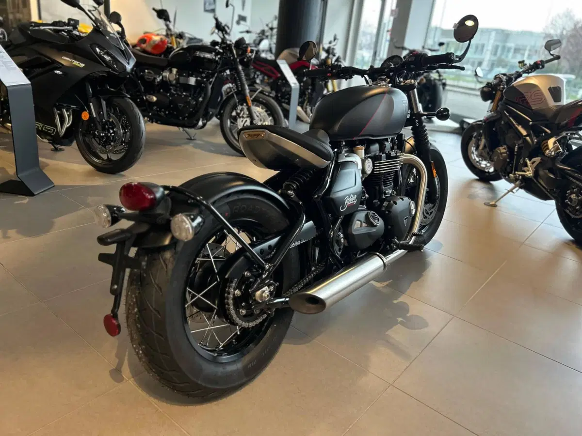Triumph Bonneville Bobber 1200 (2026) (2)