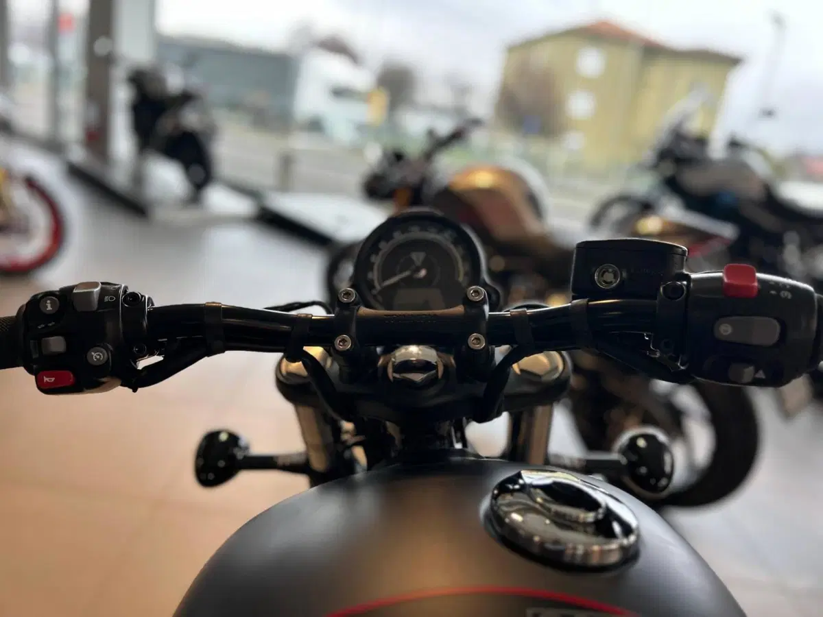 Triumph Bonneville Bobber 1200 (2026) (8)