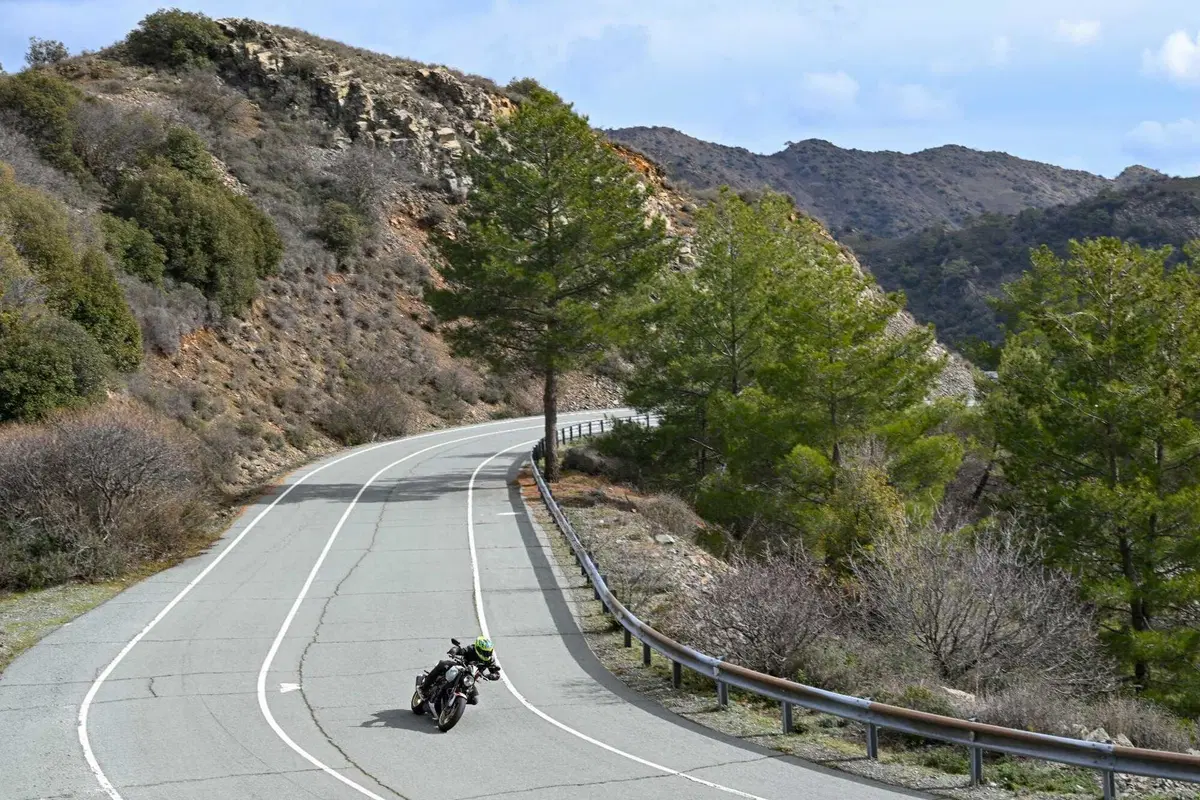 Triumph Trident 800 TEST: 3 cilindri, 115 cv, 198 kg e tanto divertimento. Pro e Contro [VIDEO E GALLERY] (14)
