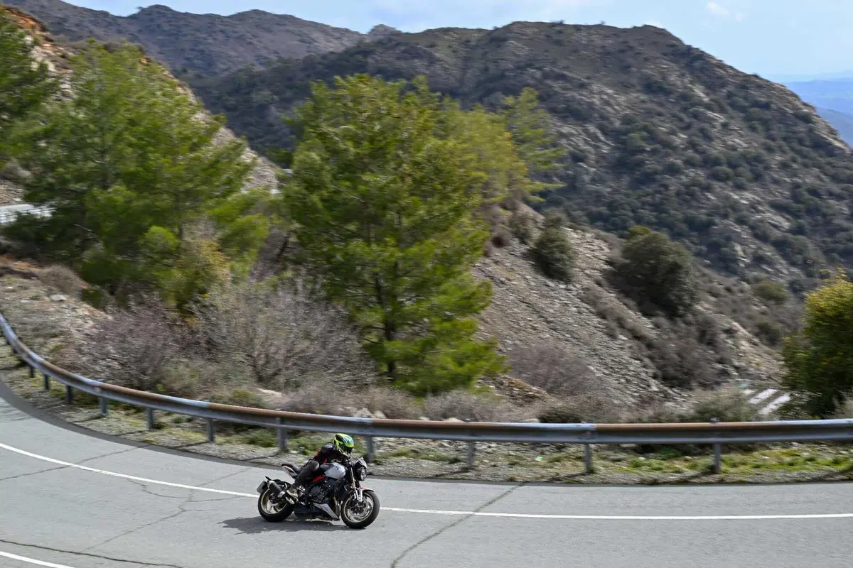 Triumph Trident 800 TEST: 3 cilindri, 115 cv, 198 kg e tanto divertimento. Pro e Contro [VIDEO E GALLERY] (15)