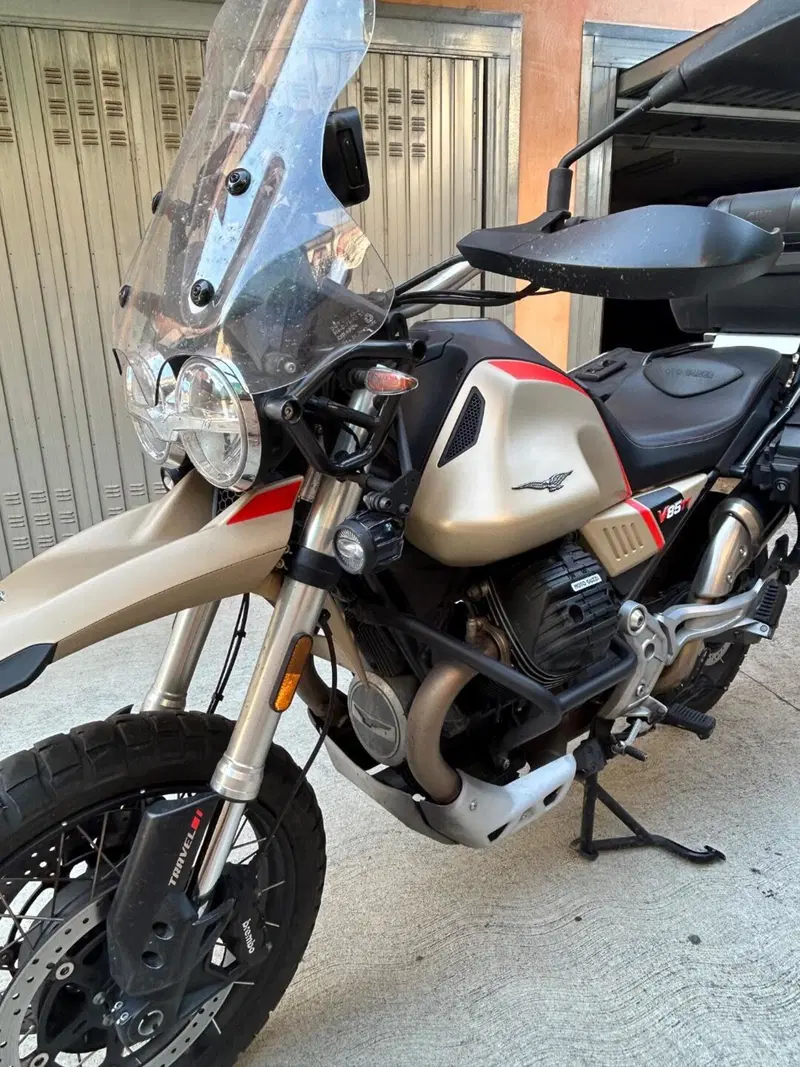 Moto Guzzi V85 TT Travel (2021 - 23)