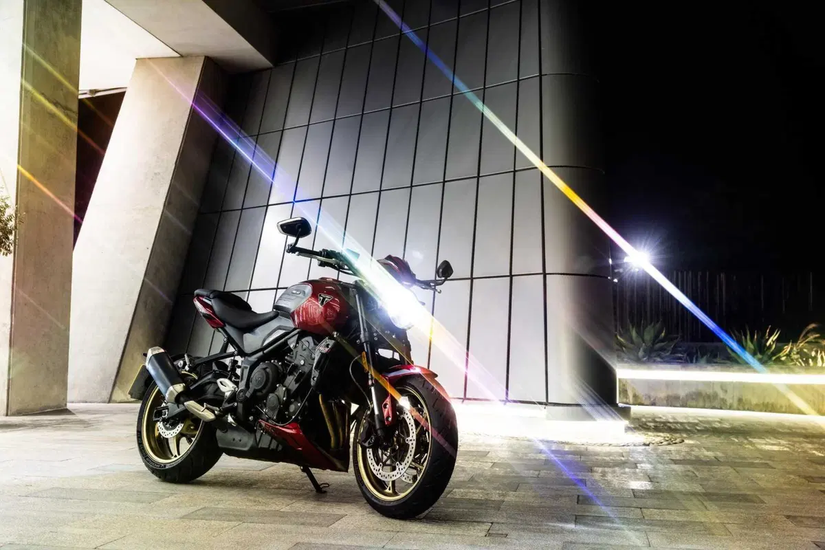 Triumph Trident 800 TEST: 3 cilindri, 115 cv, 198 kg e tanto divertimento. Pro e Contro [VIDEO E GALLERY] (33)