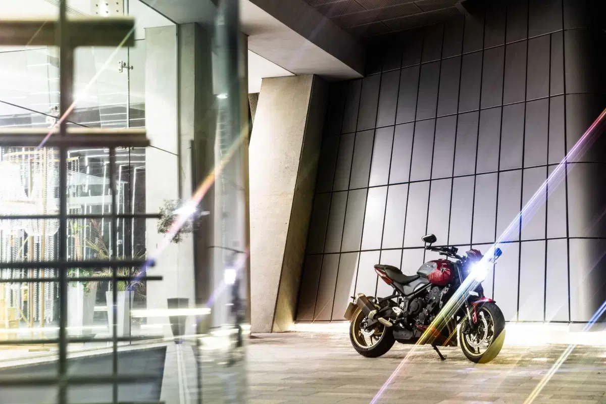 Triumph Trident 800 TEST: 3 cilindri, 115 cv, 198 kg e tanto divertimento. Pro e Contro [VIDEO E GALLERY] (38)