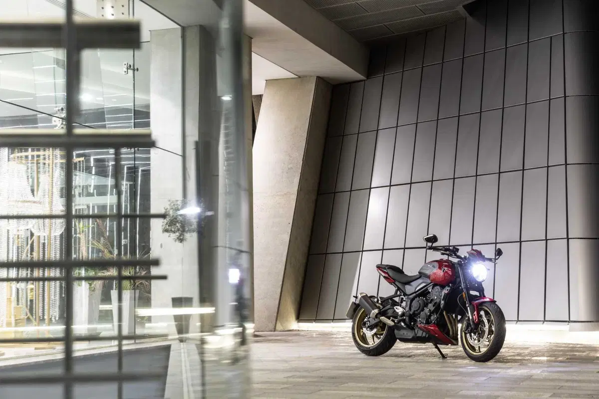 Triumph Trident 800 TEST: 3 cilindri, 115 cv, 198 kg e tanto divertimento. Pro e Contro [VIDEO E GALLERY] (39)