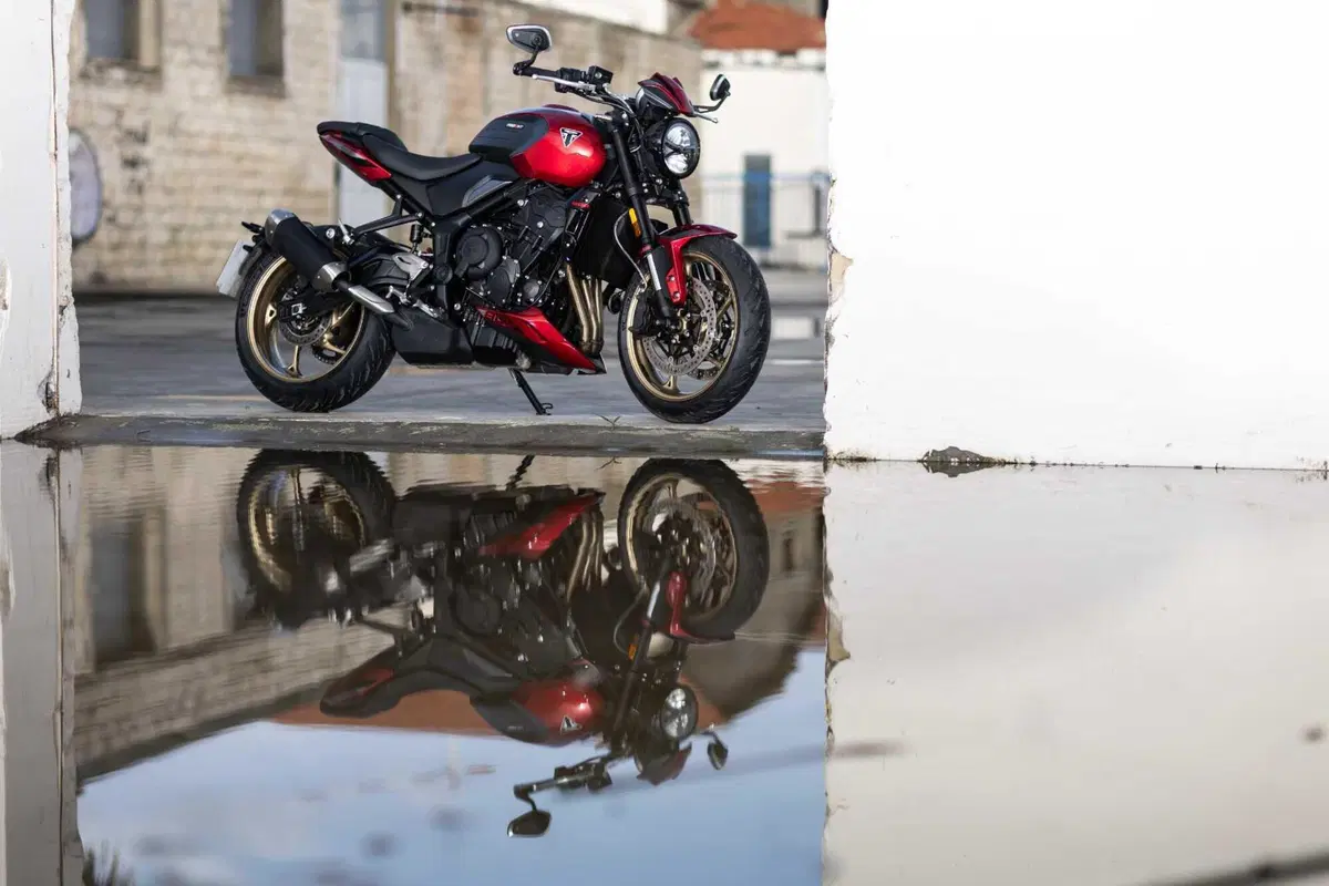 Triumph Trident 800 TEST: 3 cilindri, 115 cv, 198 kg e tanto divertimento. Pro e Contro [VIDEO E GALLERY] (40)