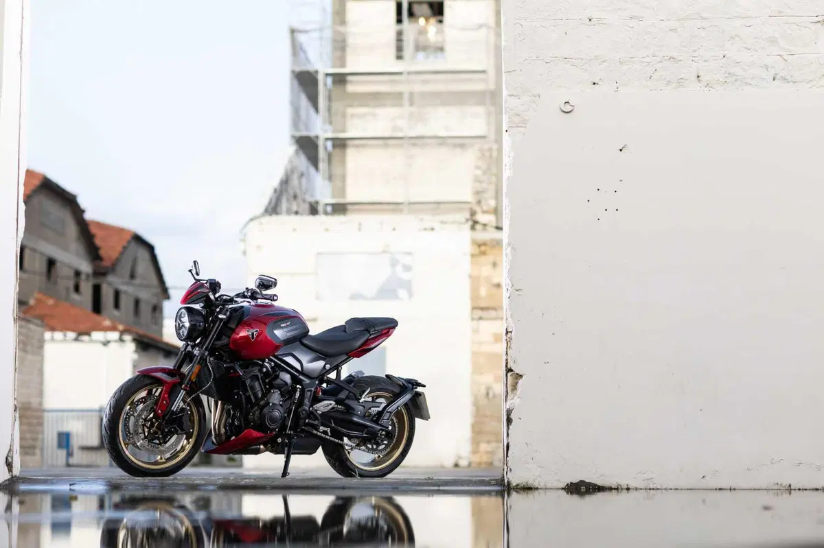 Triumph Trident 800 TEST: 3 cilindri, 115 cv, 198 kg e tanto divertimento. Pro e Contro [VIDEO E GALLERY] (46)