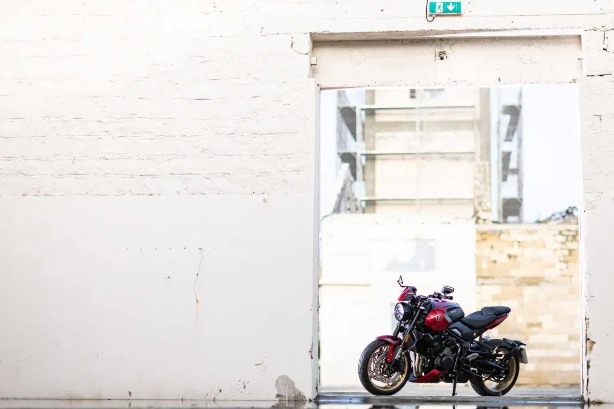 Triumph Trident 800 TEST: 3 cilindri, 115 cv, 198 kg e tanto divertimento. Pro e Contro [VIDEO E GALLERY] (48)
