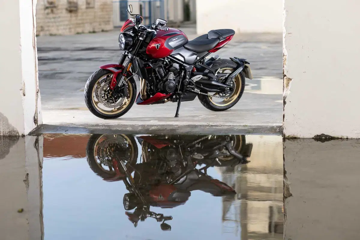 Triumph Trident 800 TEST: 3 cilindri, 115 cv, 198 kg e tanto divertimento. Pro e Contro [VIDEO E GALLERY] (49)