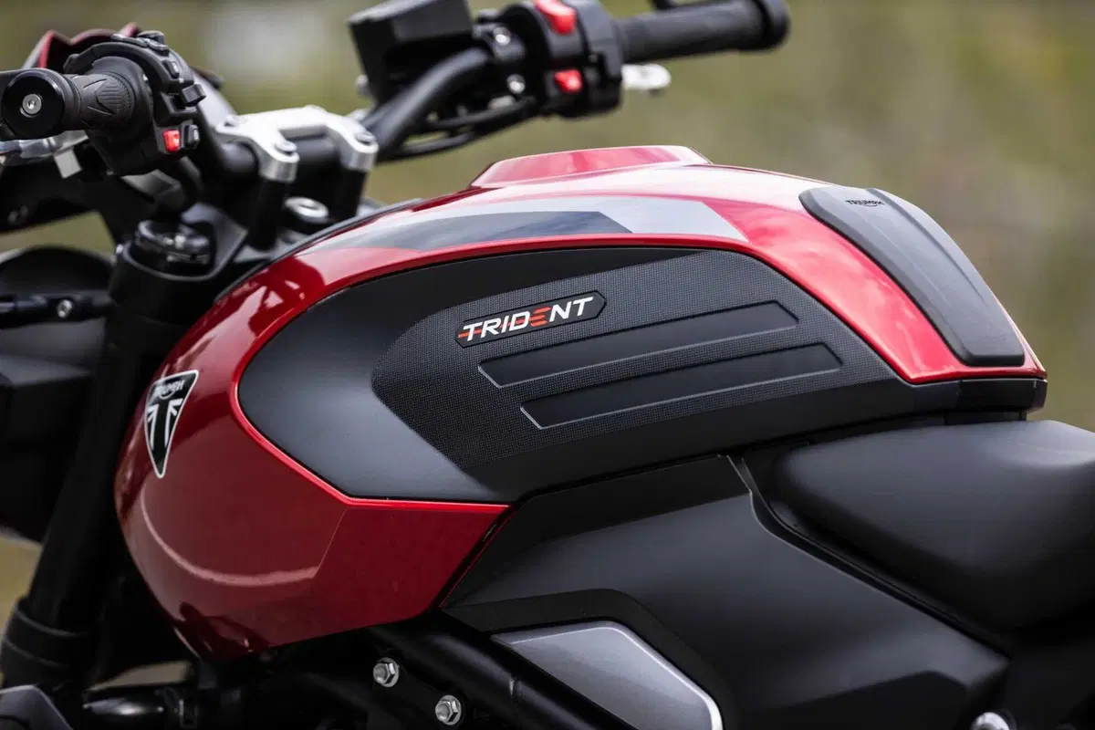 Triumph Trident 800 TEST: 3 cilindri, 115 cv, 198 kg e tanto divertimento. Pro e Contro [VIDEO E GALLERY] (56)