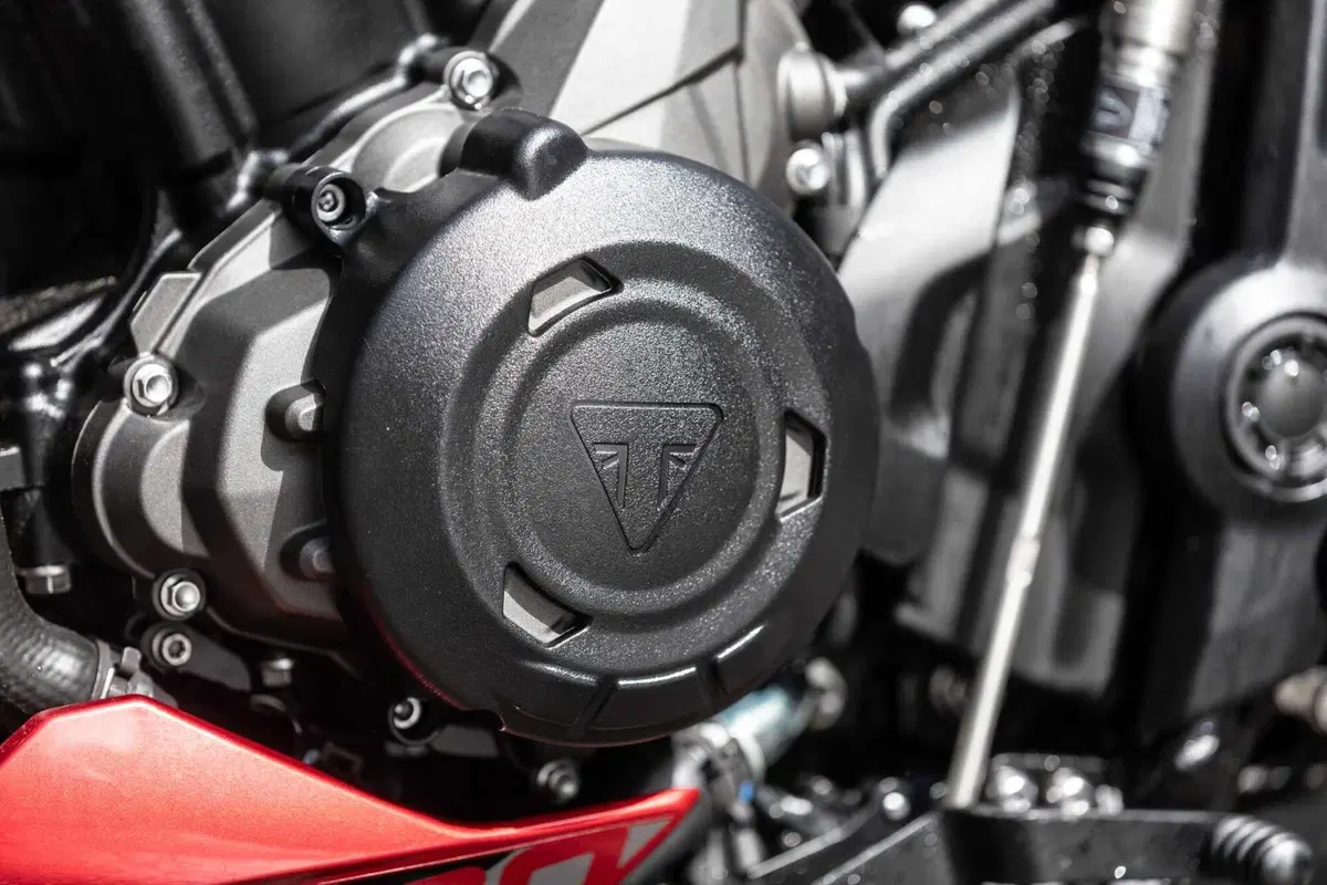 Triumph Trident 800 TEST: 3 cilindri, 115 cv, 198 kg e tanto divertimento. Pro e Contro [VIDEO E GALLERY] (62)