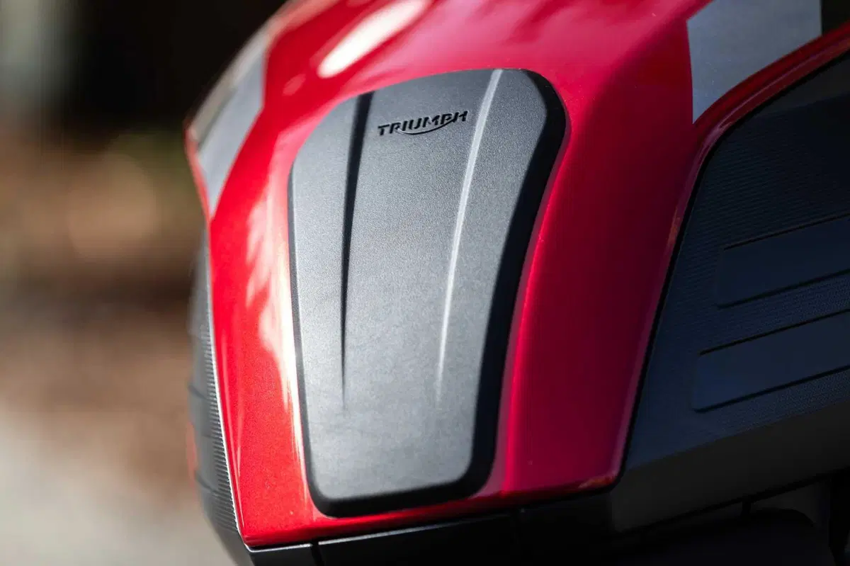 Triumph Trident 800 TEST: 3 cilindri, 115 cv, 198 kg e tanto divertimento. Pro e Contro [VIDEO E GALLERY] (64)