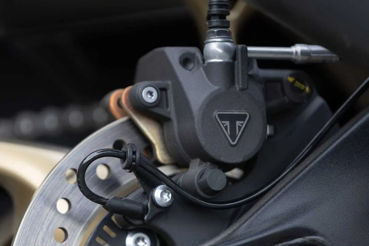 Triumph Trident 800 TEST: 3 cilindri, 115 cv, 198 kg e tanto divertimento. Pro e Contro [VIDEO E GALLERY] (68)