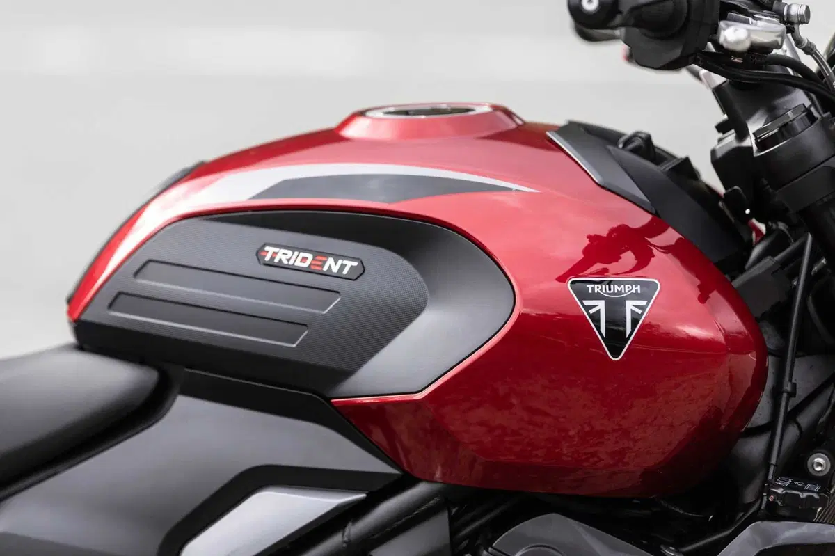 Triumph Trident 800 TEST: 3 cilindri, 115 cv, 198 kg e tanto divertimento. Pro e Contro [VIDEO E GALLERY] (71)