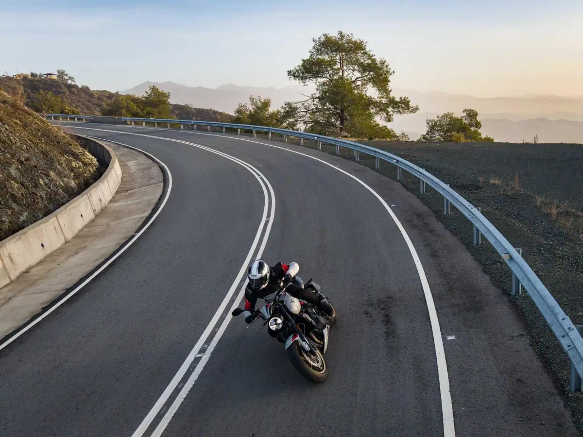 Triumph Trident 800 TEST: 3 cilindri, 115 cv, 198 kg e tanto divertimento. Pro e Contro [VIDEO E GALLERY] (78)