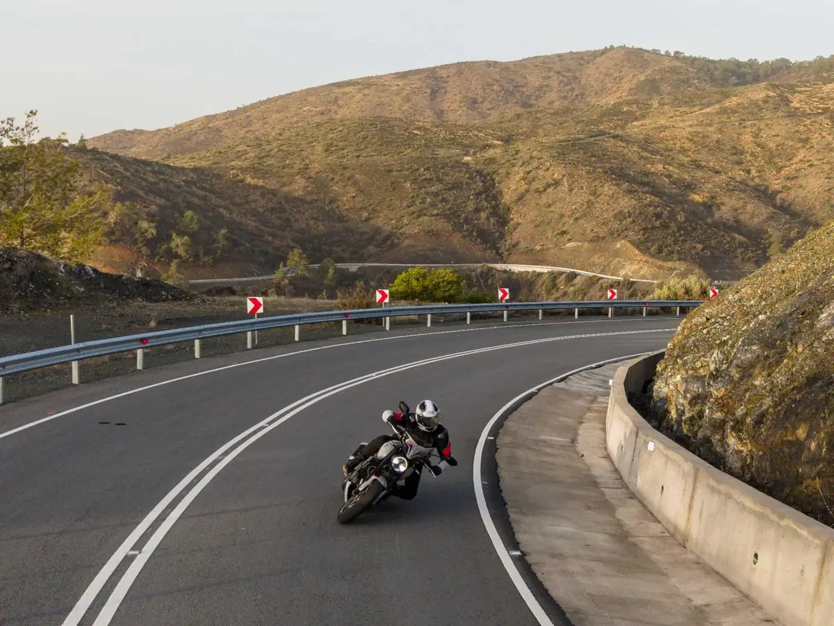 Triumph Trident 800 TEST: 3 cilindri, 115 cv, 198 kg e tanto divertimento. Pro e Contro [VIDEO E GALLERY] (79)