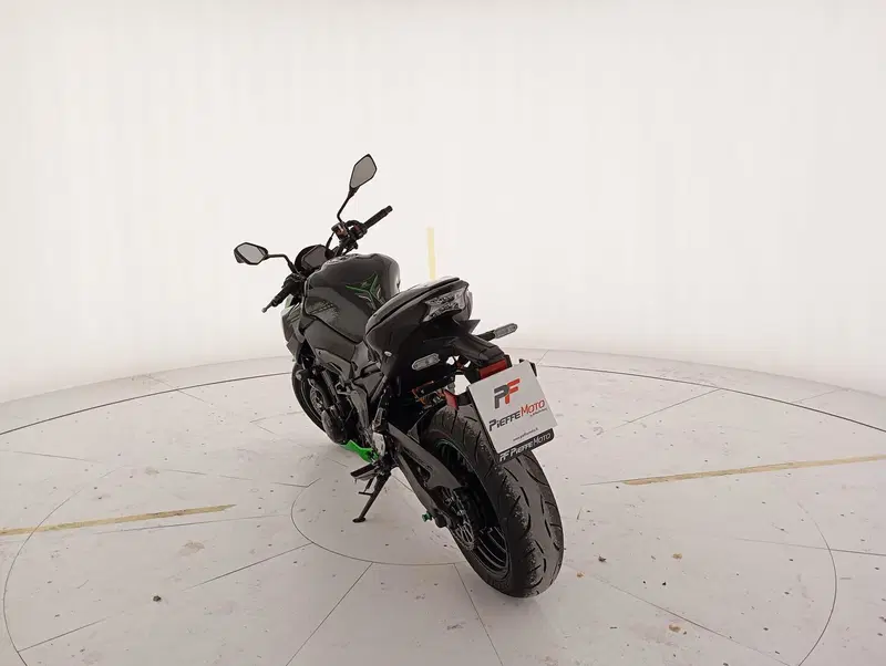 Kawasaki Z 900 SE (2022 - 24) (5)