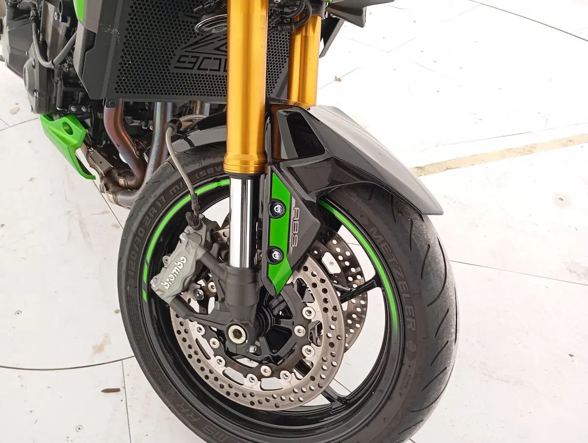 Kawasaki Z 900 SE (2022 - 24) (10)