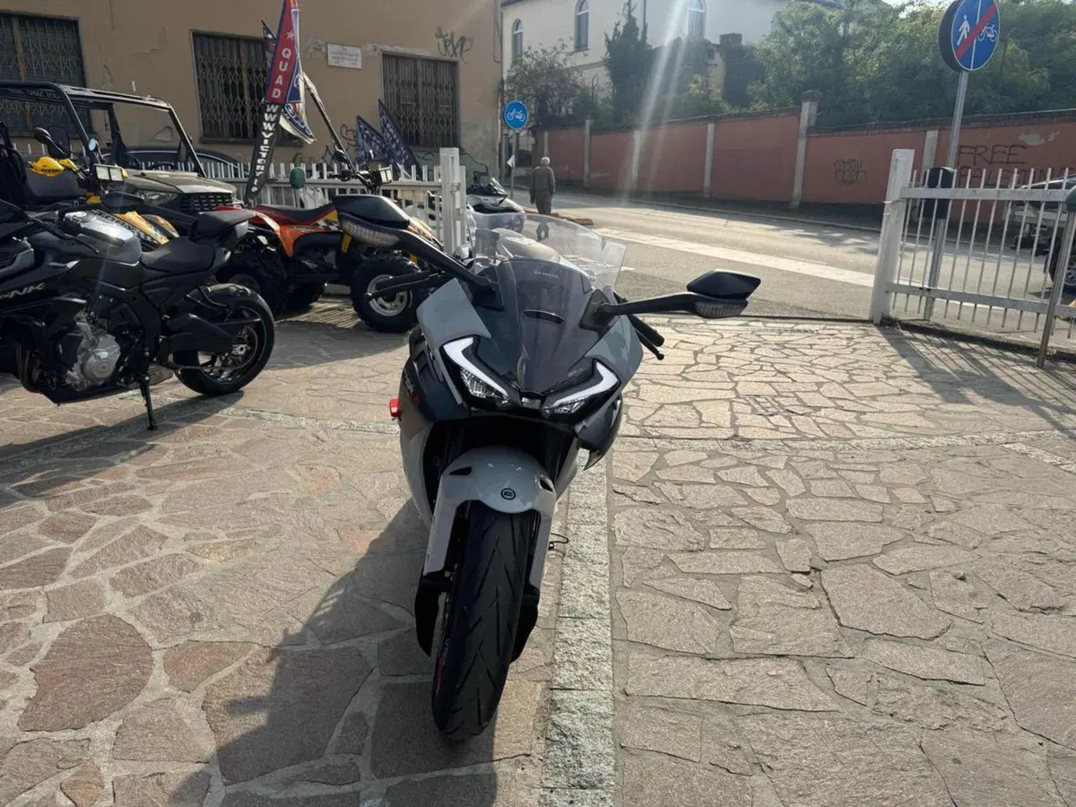 CFMOTO 675SR-R (2025 - 26)