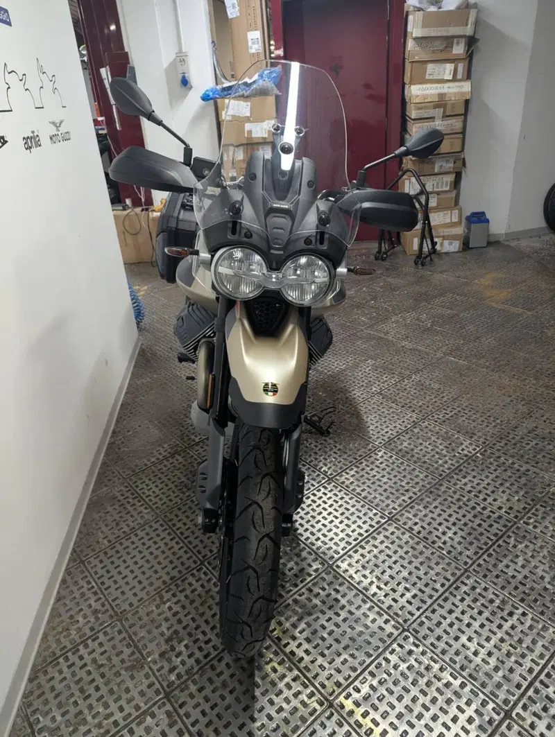 Moto Guzzi V85 TT Travel (2024 - 26) (2)