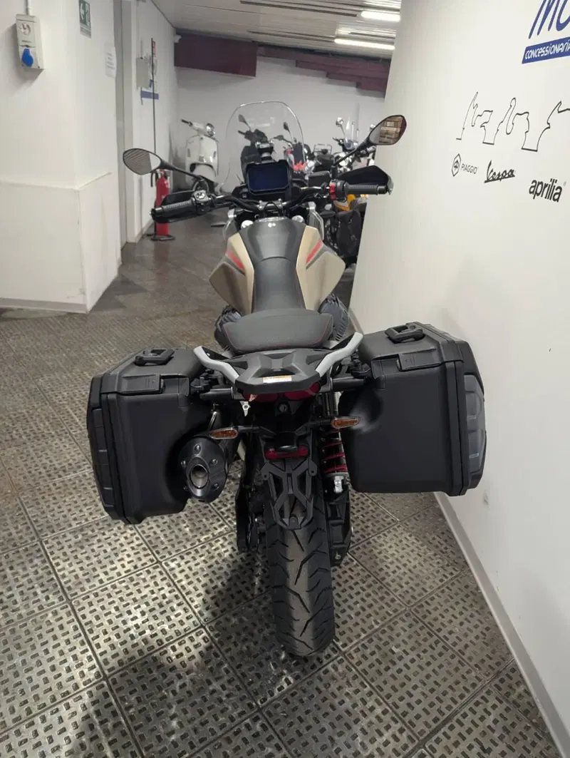 Moto Guzzi V85 TT Travel (2024 - 26) (3)