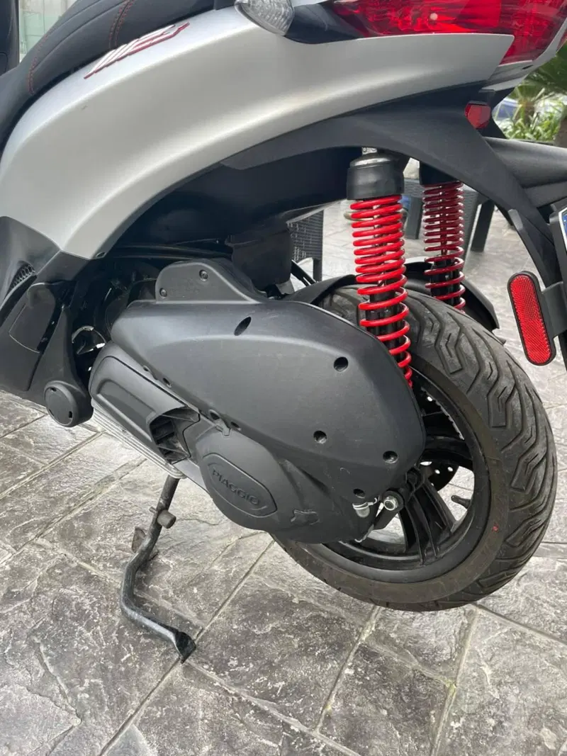 Piaggio MP3 300 ABS Hpe (2021 - 24) (3)