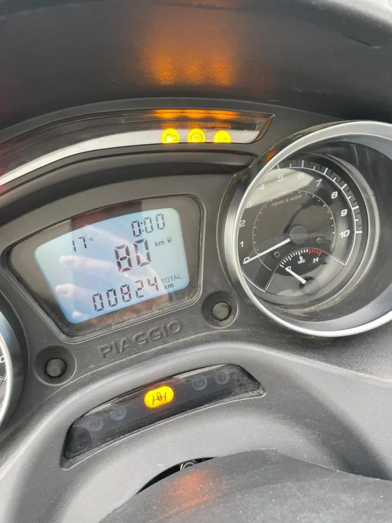 Piaggio MP3 300 ABS Hpe (2021 - 24) (8)