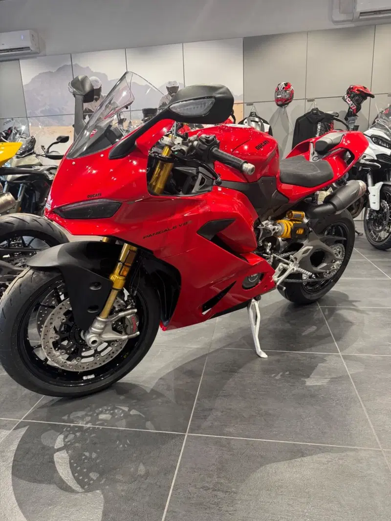 Ducati Panigale V2 S (2025 - 26) (2)