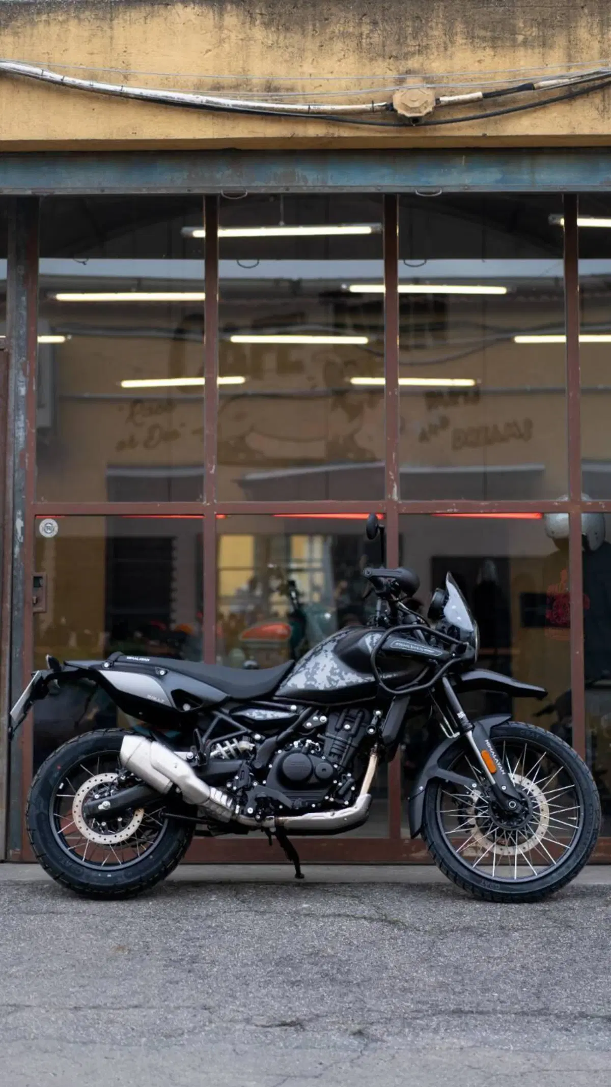 Royal Enfield Himalayan 450 Mana Black (2026) (2)