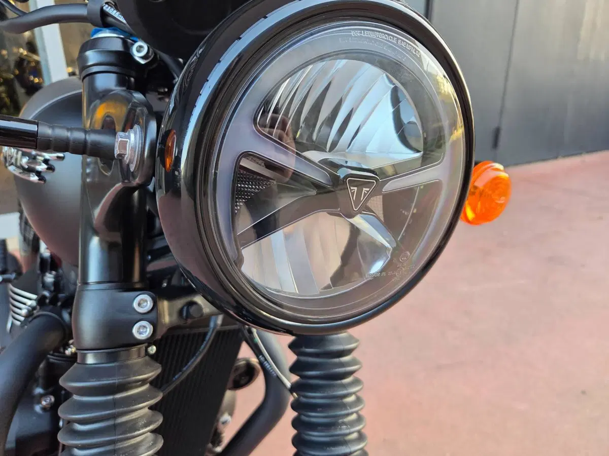 Triumph Bonneville T120 Black (2026) (8)