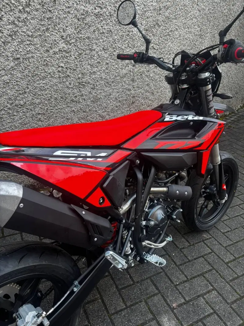 Betamotor RR 125 4T Motard T (2025 - 26) (5)