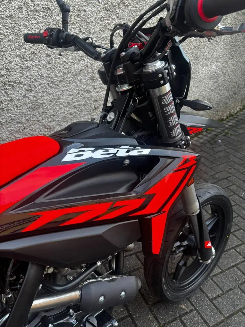 Betamotor RR 125 4T Motard T (2025 - 26) (4)